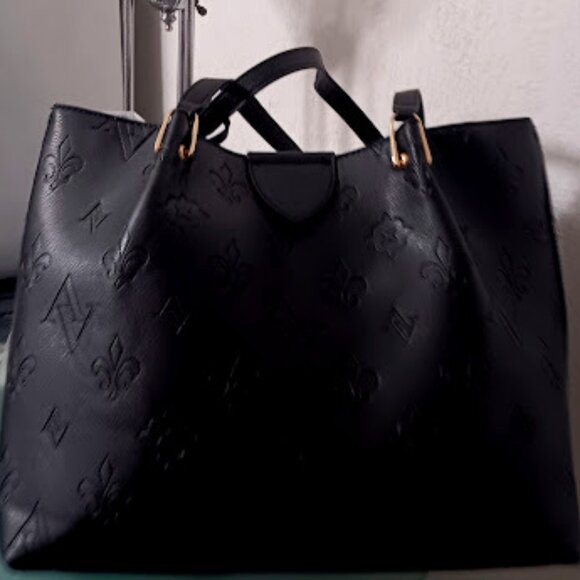 ADRIENNE VITTADINI 2pc Black Signature Fleur-De-Lis/AV Monogram Tote Bag + Pouch - Picture 2 of 12